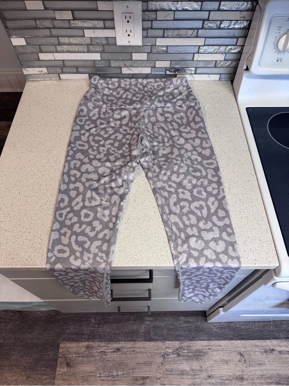 SHEIN Gray and Light Gray Leopard Print Leggings